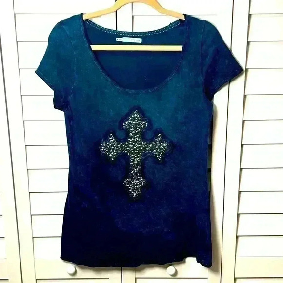 Maurices Cap Sleeve Rhinestone & Stud Cross Top Size Medium - Picture 1 of 10